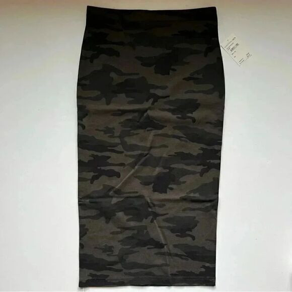 Sanctuary Camo Print Ponte Pencil Skirt Size X-Small NWT - Picture 2 of 6